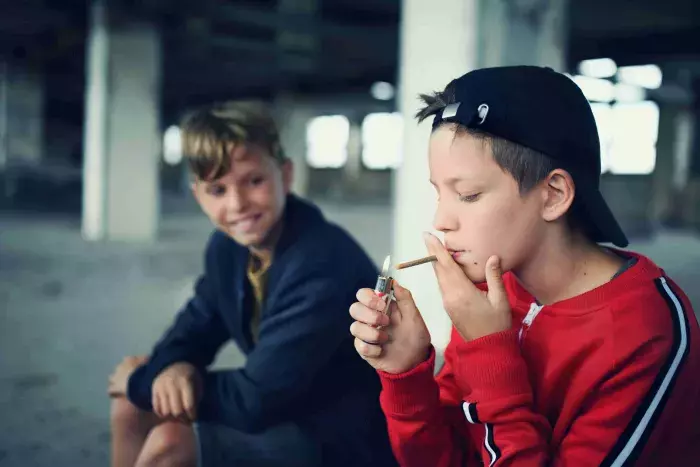 Tabagisme chez l’ado : Comment l’aider à arrêter ?